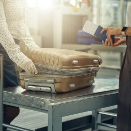 10 rzeczy, których lepiej nie zabieraj do bagażu podręcznego